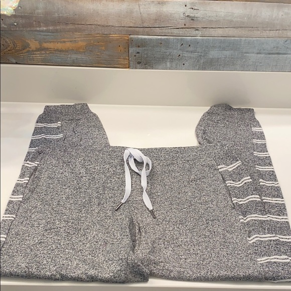 Felina Pants - Felina Gray & White Jogger Pants $9